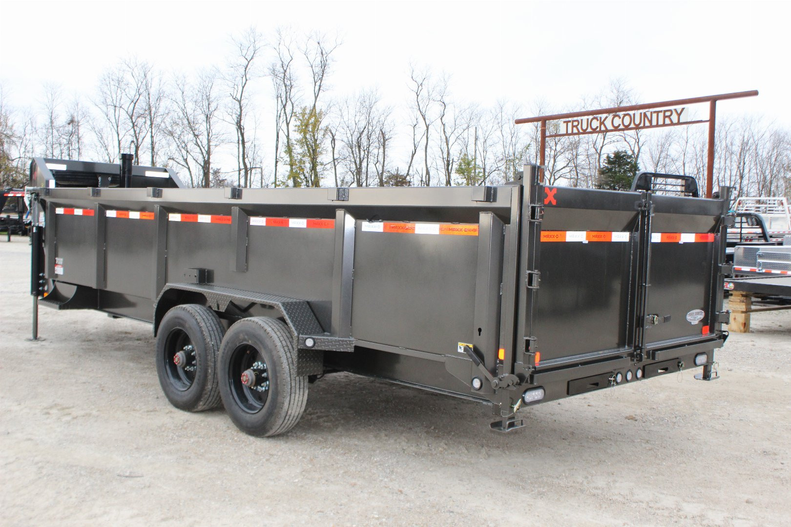 New 2025 MAXXD DSX 20' Gooseneck Dump Trailer