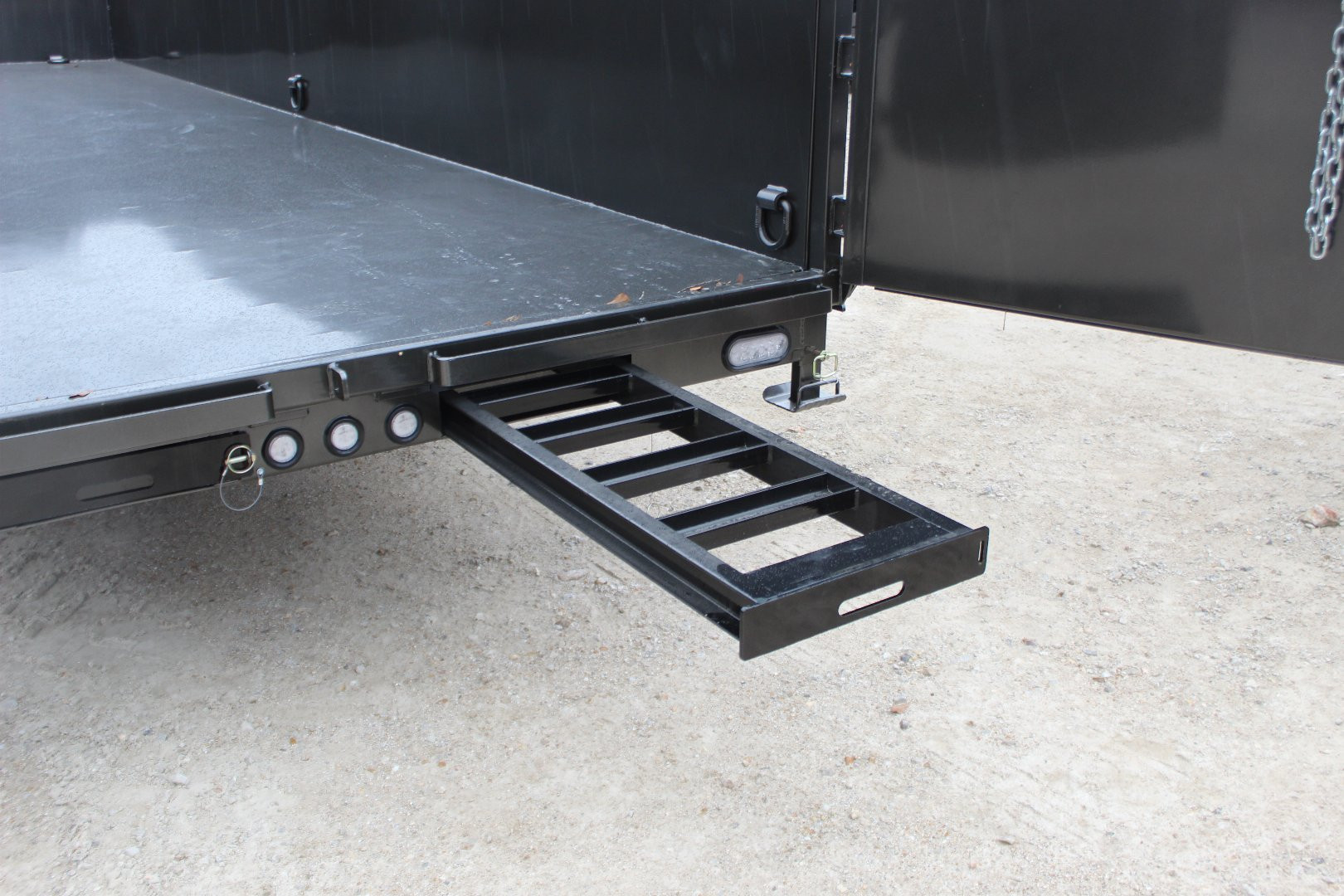 New 2025 MAXXD DSX 20' Gooseneck Dump Trailer