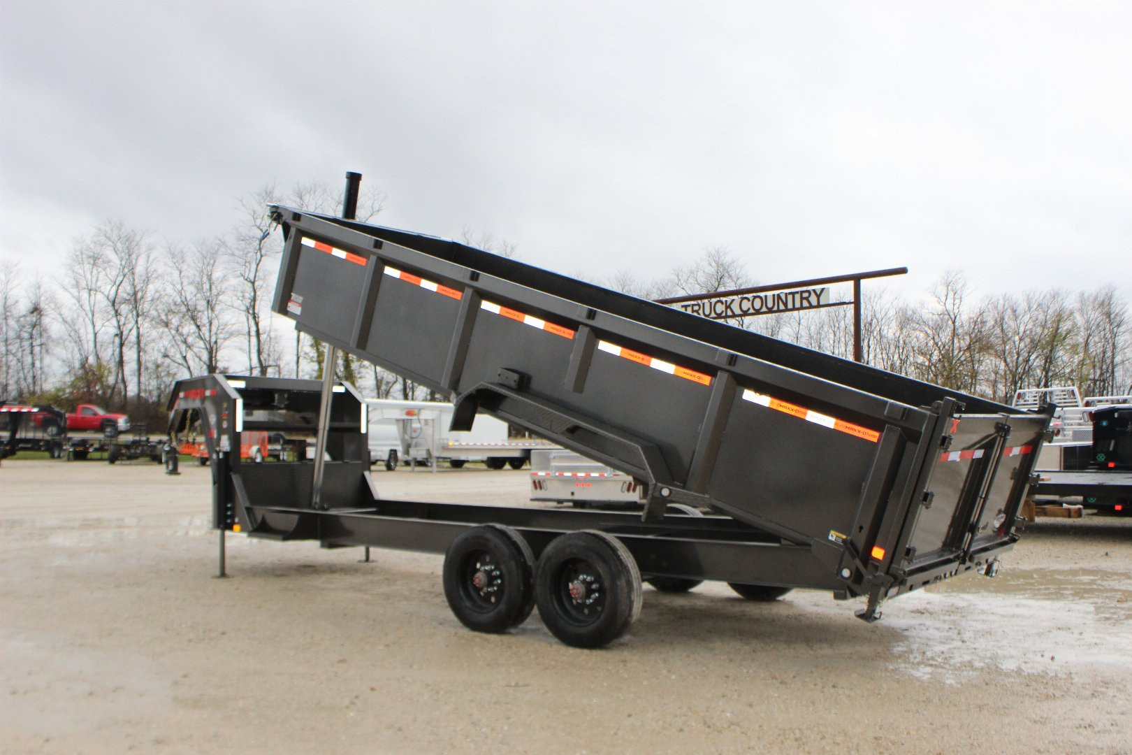 New 2025 MAXXD DSX 20' Gooseneck Dump Trailer