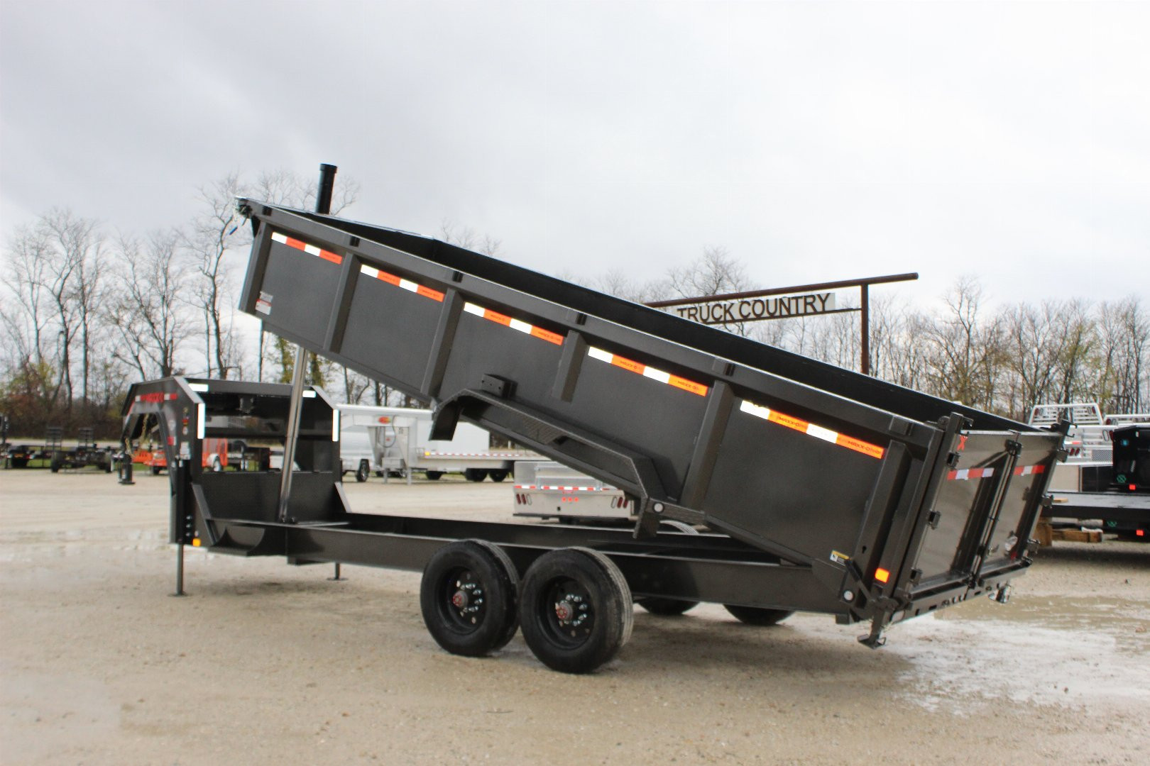 New 2025 MAXXD DSX 20' Gooseneck Dump Trailer