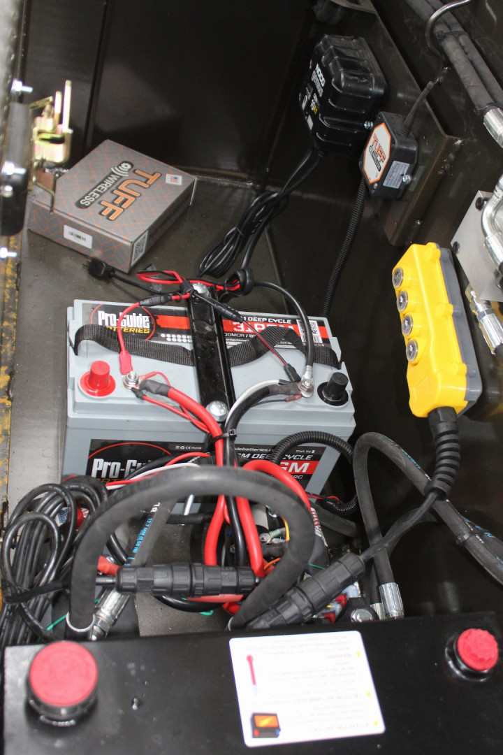 New 2025 MAXXD DSX 20' Gooseneck Dump Trailer