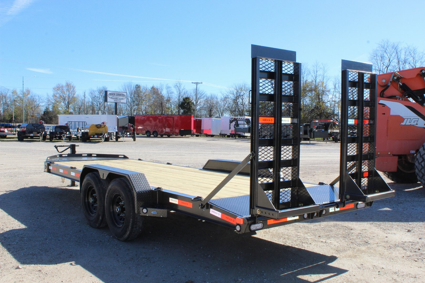 New 2025 MAXXD EHV 20' Equipment Trailer
