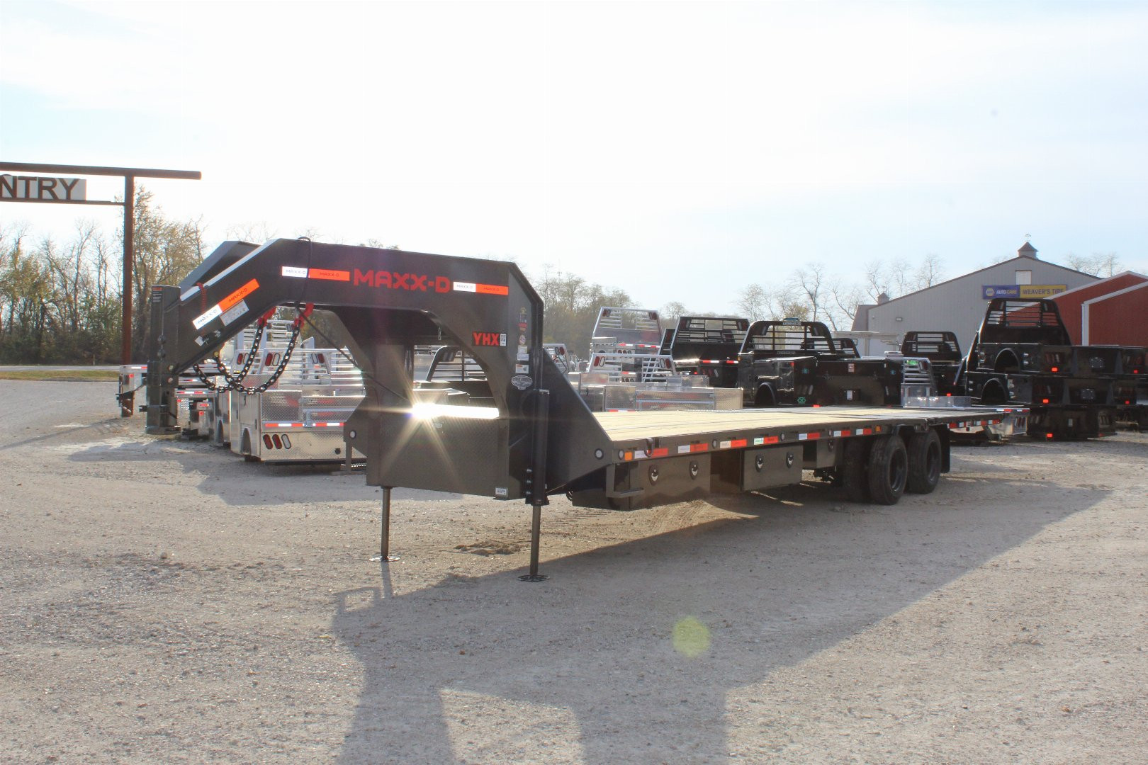New 2025 MAXXD 34' Gooseneck Hydraulic Dovetail Trailer