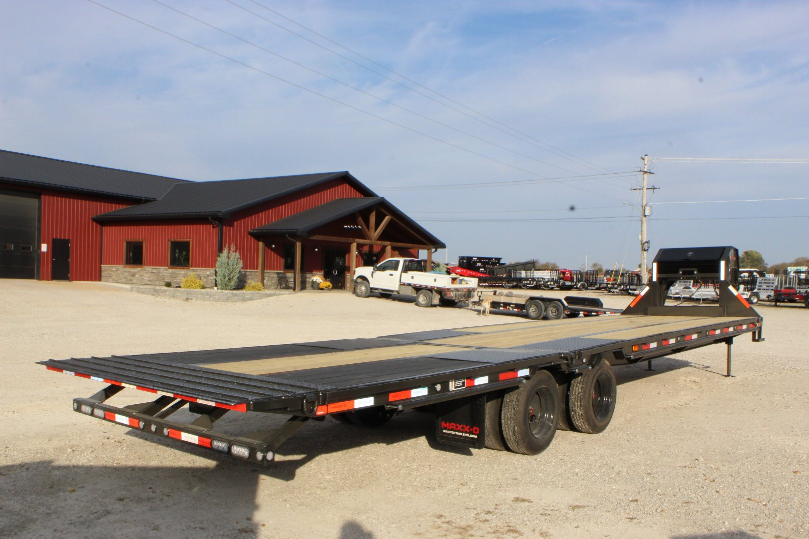 New 2025 MAXXD 34' Gooseneck Hydraulic Dovetail Trailer