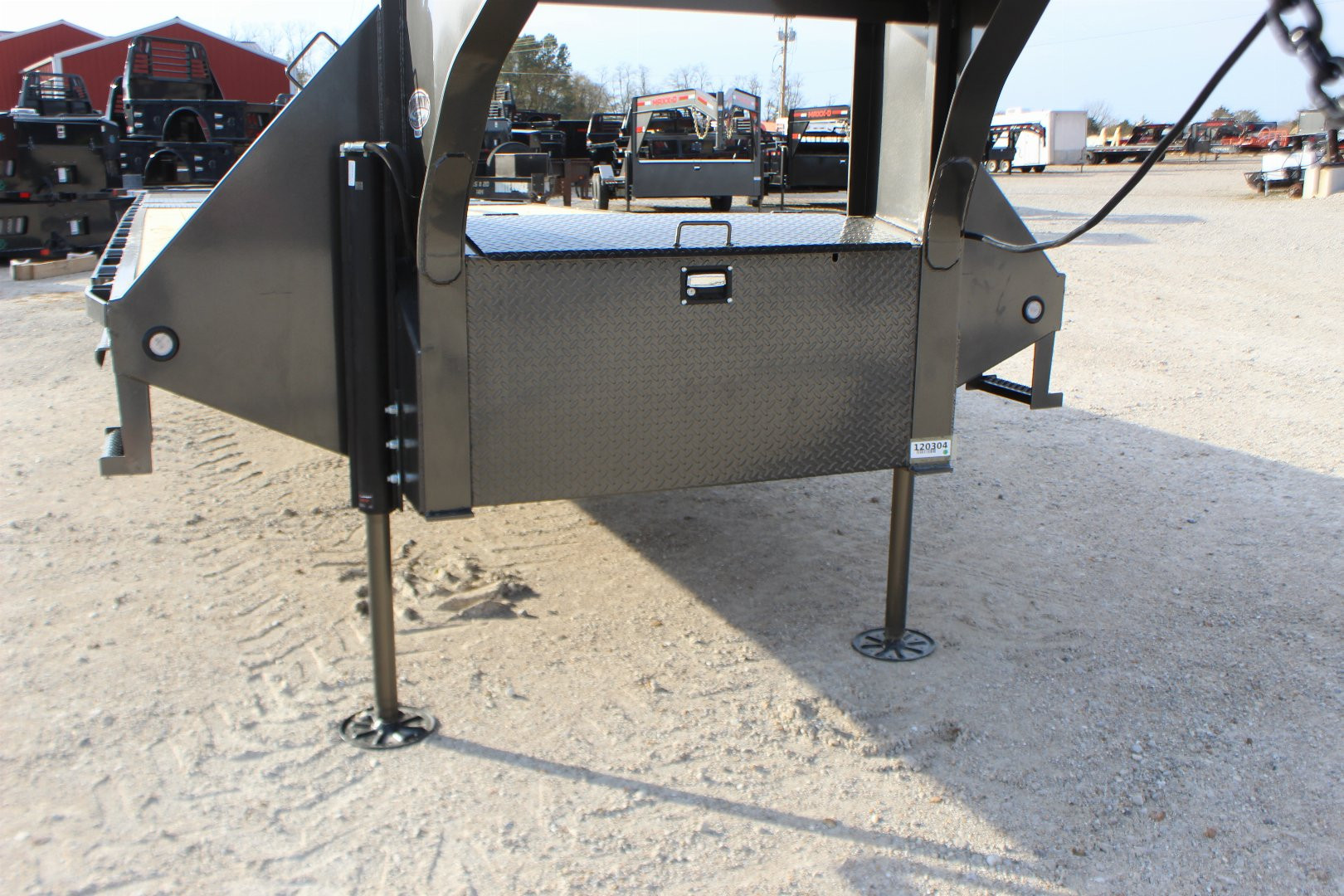 New 2025 MAXXD 34' Gooseneck Hydraulic Dovetail Trailer