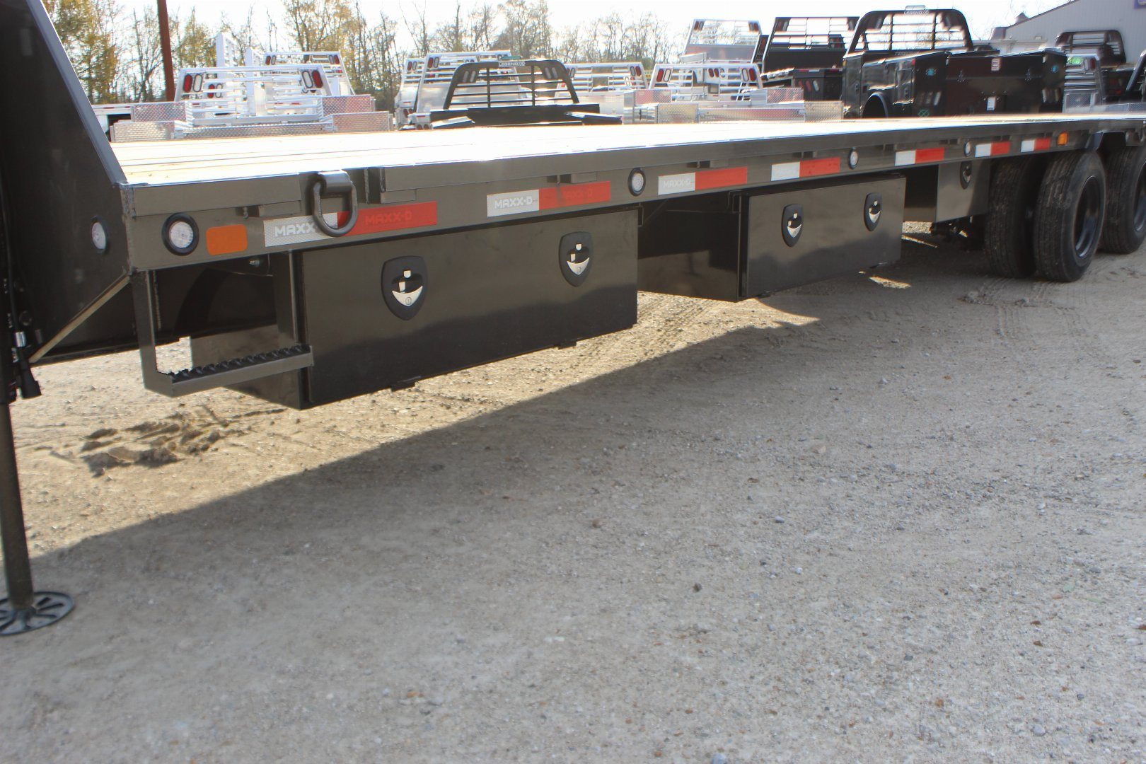 New 2025 MAXXD 34' Gooseneck Hydraulic Dovetail Trailer