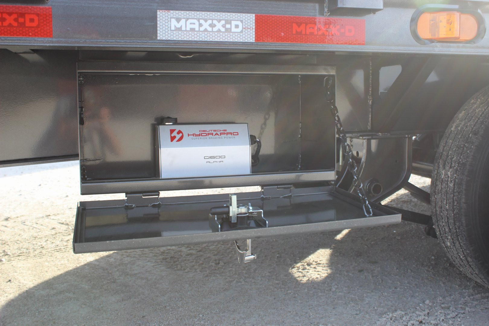 New 2025 MAXXD 34' Gooseneck Hydraulic Dovetail Trailer