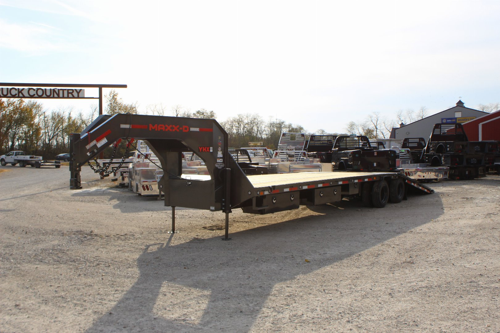 New 2025 MAXXD 34' Gooseneck Hydraulic Dovetail Trailer