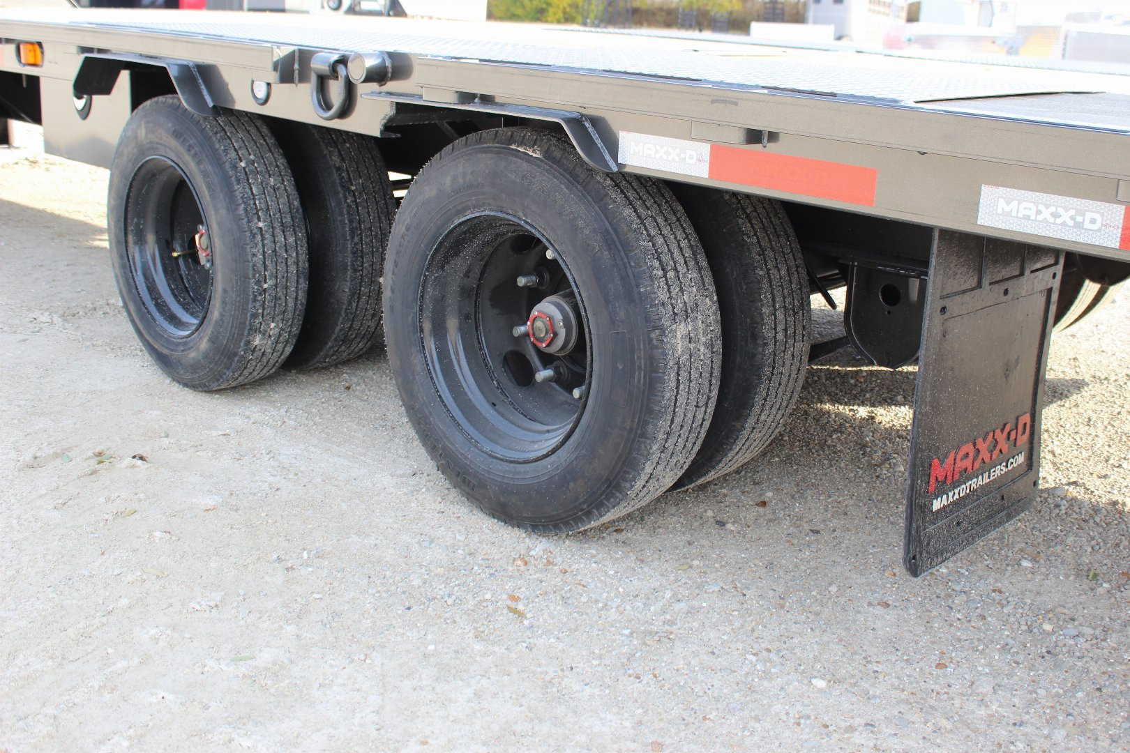 New 2025 MAXXD 34' Gooseneck Hydraulic Dovetail Trailer