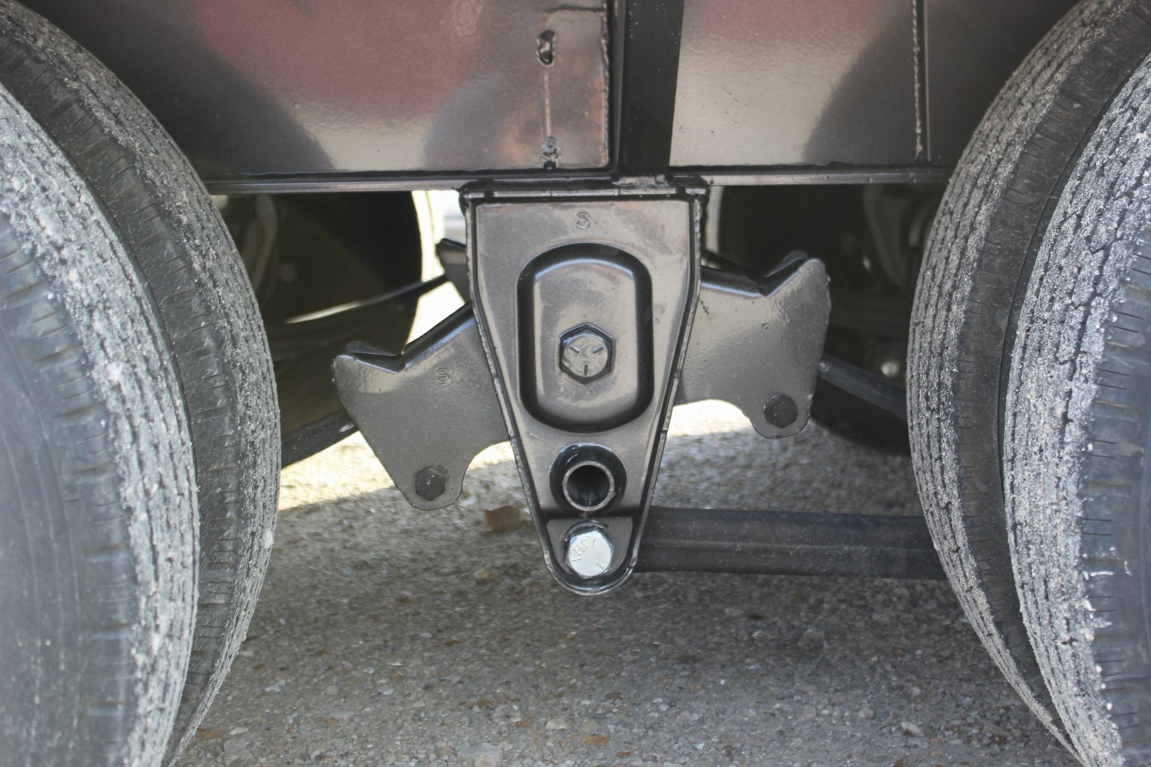 New 2025 MAXXD 34' Gooseneck Hydraulic Dovetail Trailer