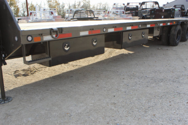 New 2025 MAXXD 34' Gooseneck Hydraulic Dovetail Trailer