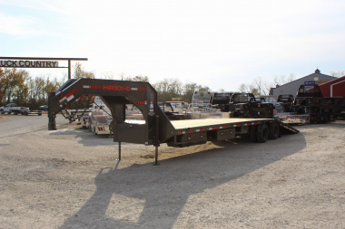 New 2025 MAXXD 34' Gooseneck Hydraulic Dovetail Trailer