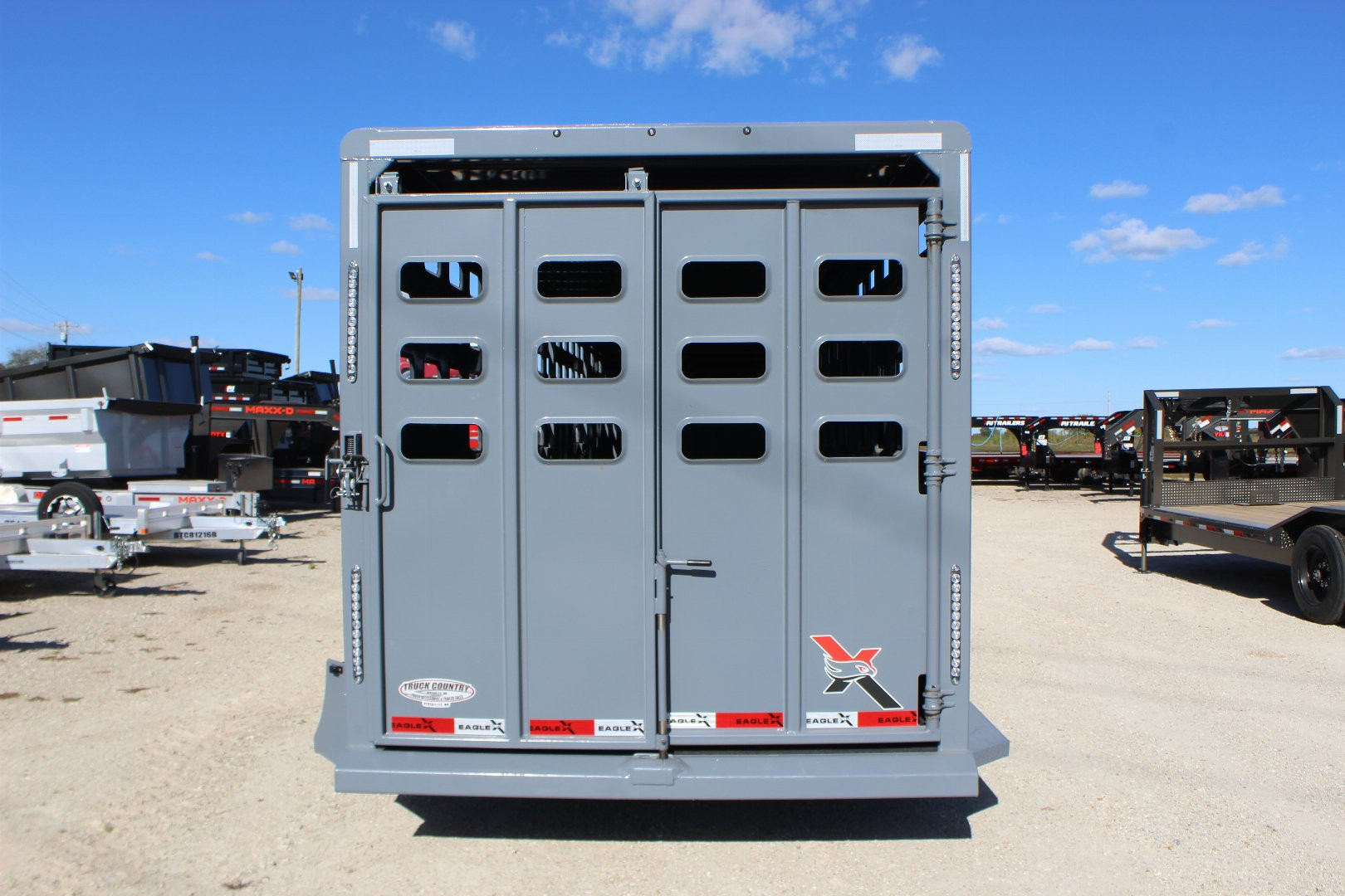 New 2025 Eagle X Trailer 6.8 x 32 gooseneck LivestockTrailer