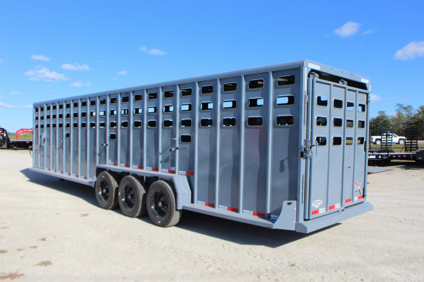 New 2025 Eagle X Trailer 6.8 x 32 gooseneck LivestockTrailer