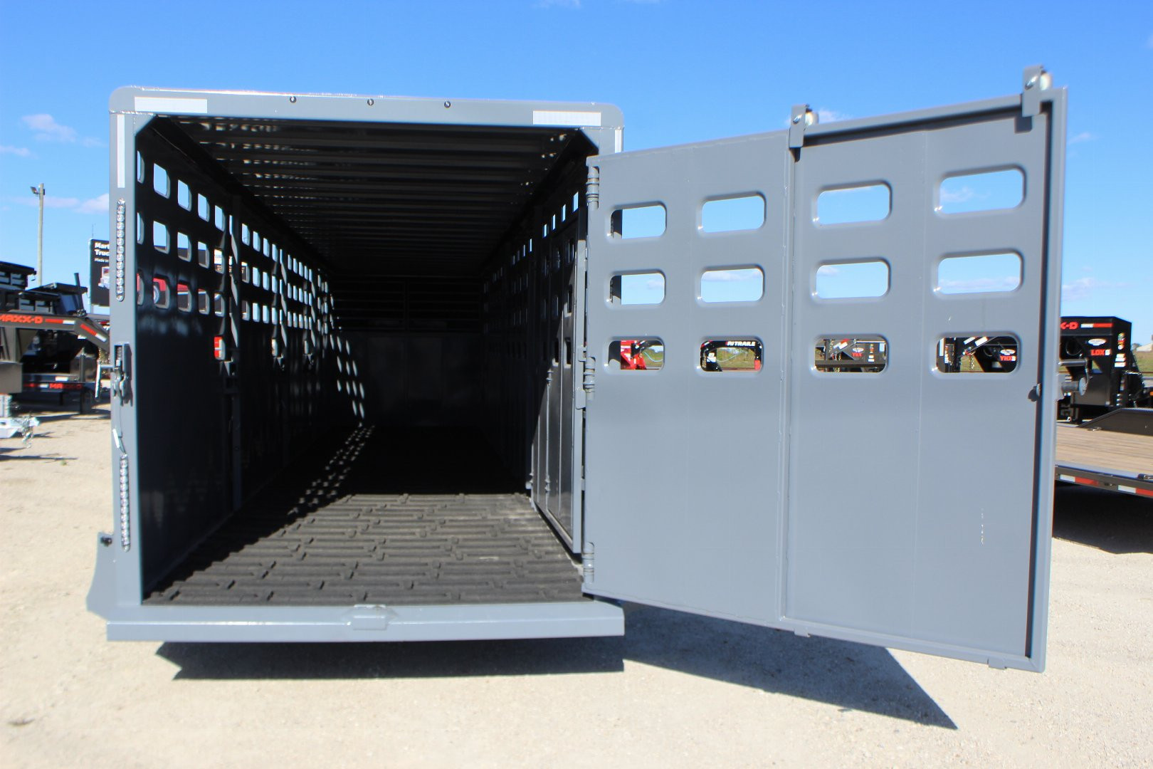 New 2025 Eagle X Trailer 6.8 x 32 gooseneck LivestockTrailer