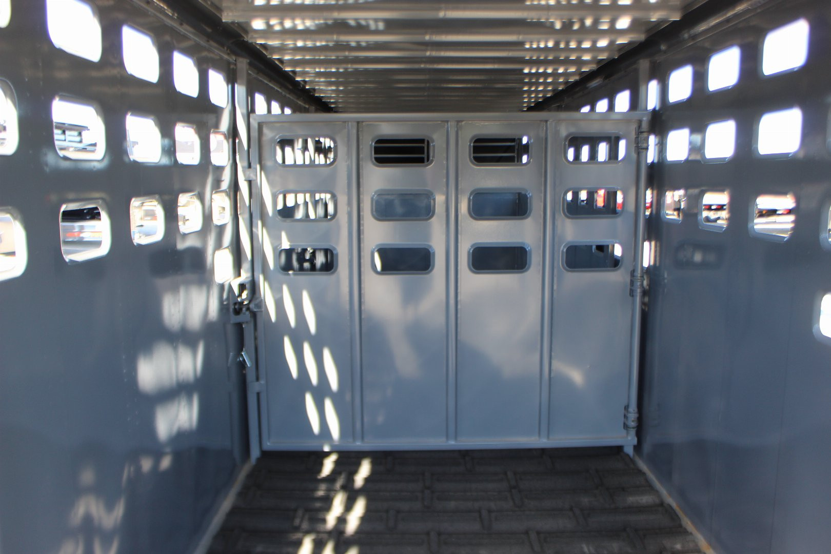 New 2025 Eagle X Trailer 6.8 x 32 gooseneck LivestockTrailer