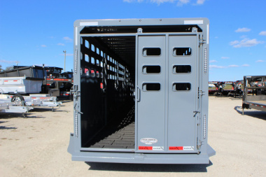 New 2025 Eagle X Trailer 6.8 x 32 gooseneck LivestockTrailer