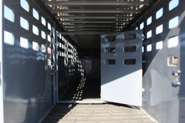 New 2025 Eagle X Trailer 6.8 x 32 gooseneck LivestockTrailer