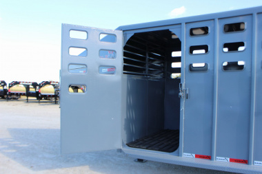 New 2025 Eagle X Trailer 6.8 x 32 gooseneck LivestockTrailer