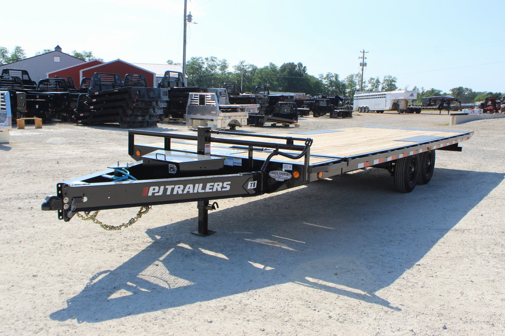 New 2025 PJ TRAILERS 96" x 22' T8 Deckover Trailer