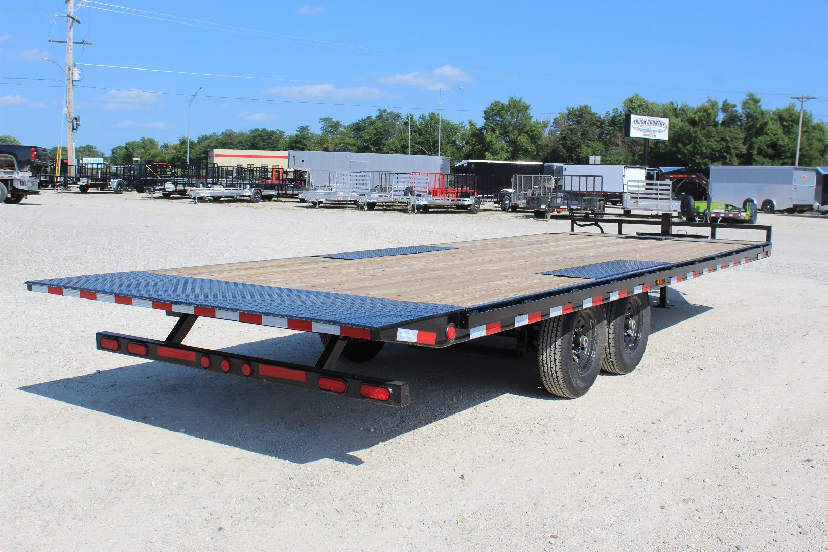 New 2025 PJ TRAILERS 96" x 22' T8 Deckover Trailer