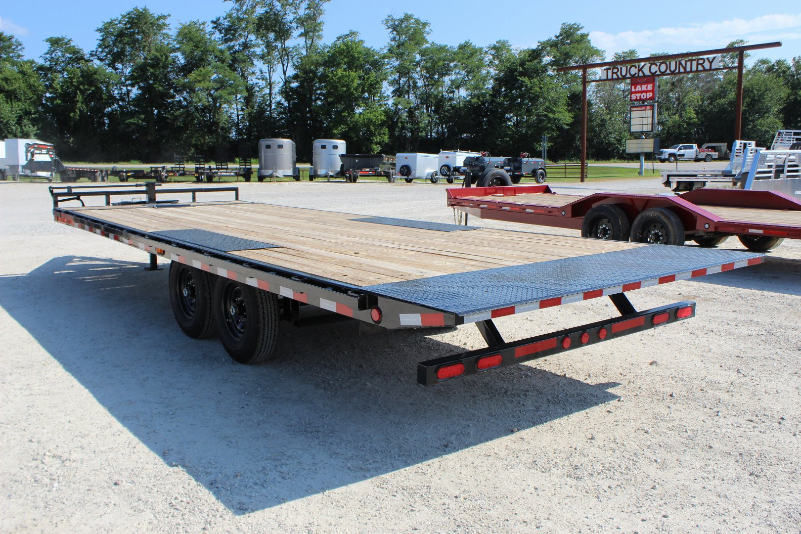 New 2025 PJ TRAILERS 96" x 22' T8 Deckover Trailer