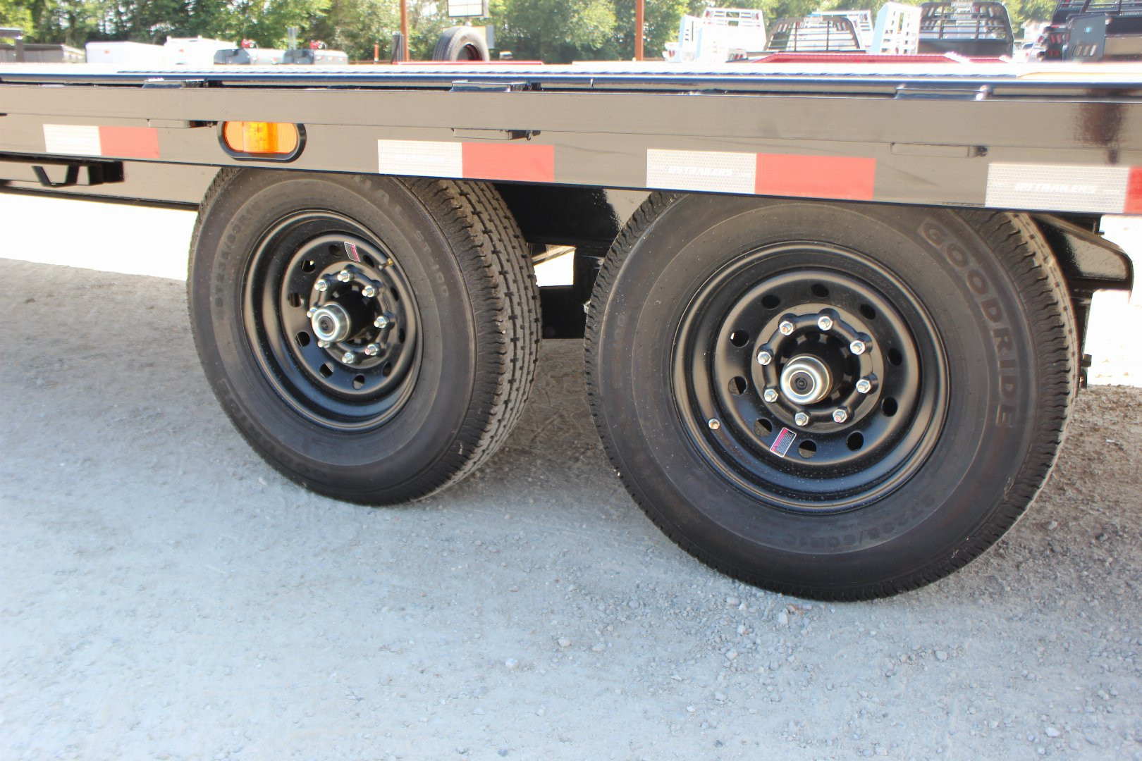 New 2025 PJ TRAILERS 96" x 22' T8 Deckover Trailer