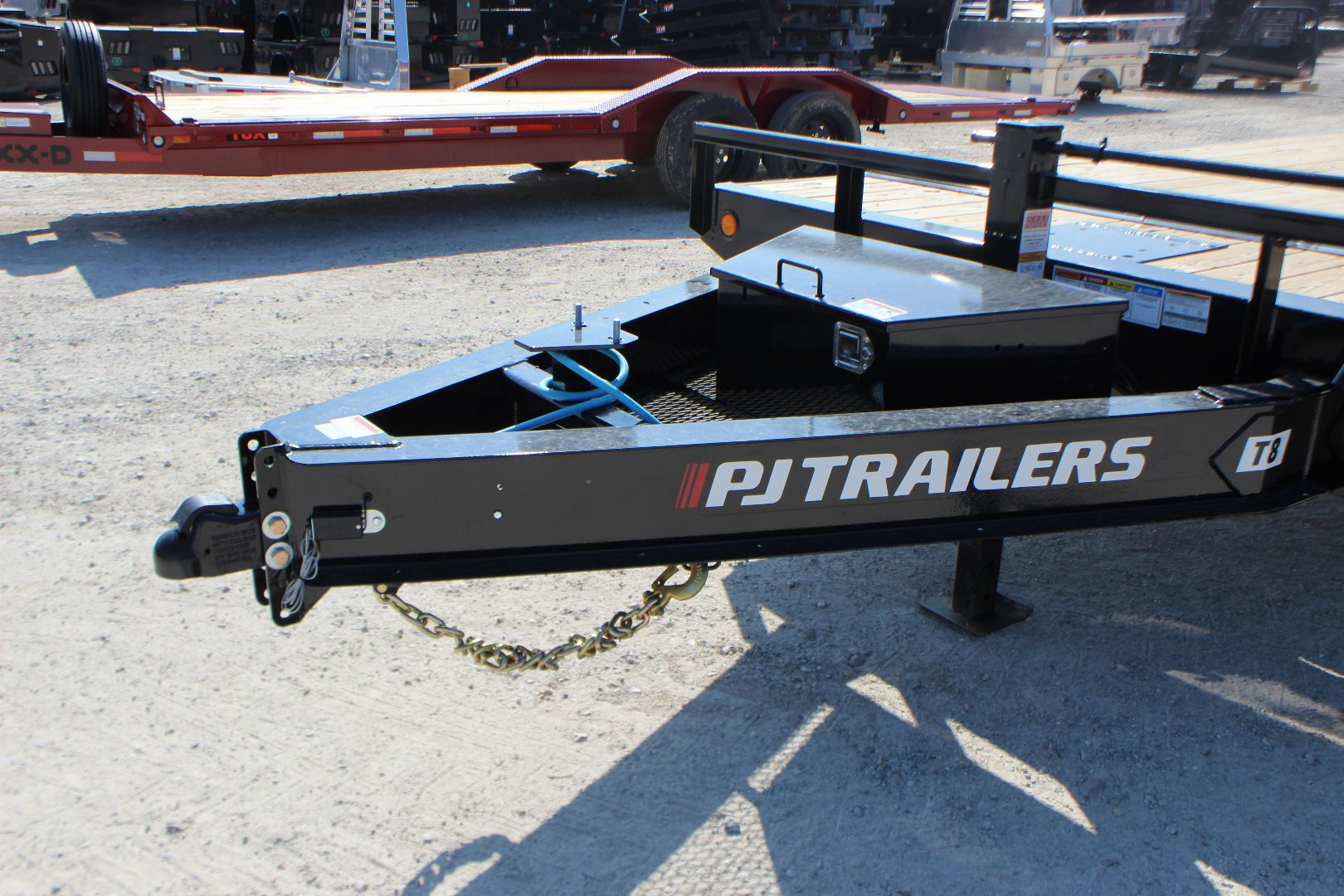 New 2025 PJ TRAILERS 96" x 22' T8 Deckover Trailer