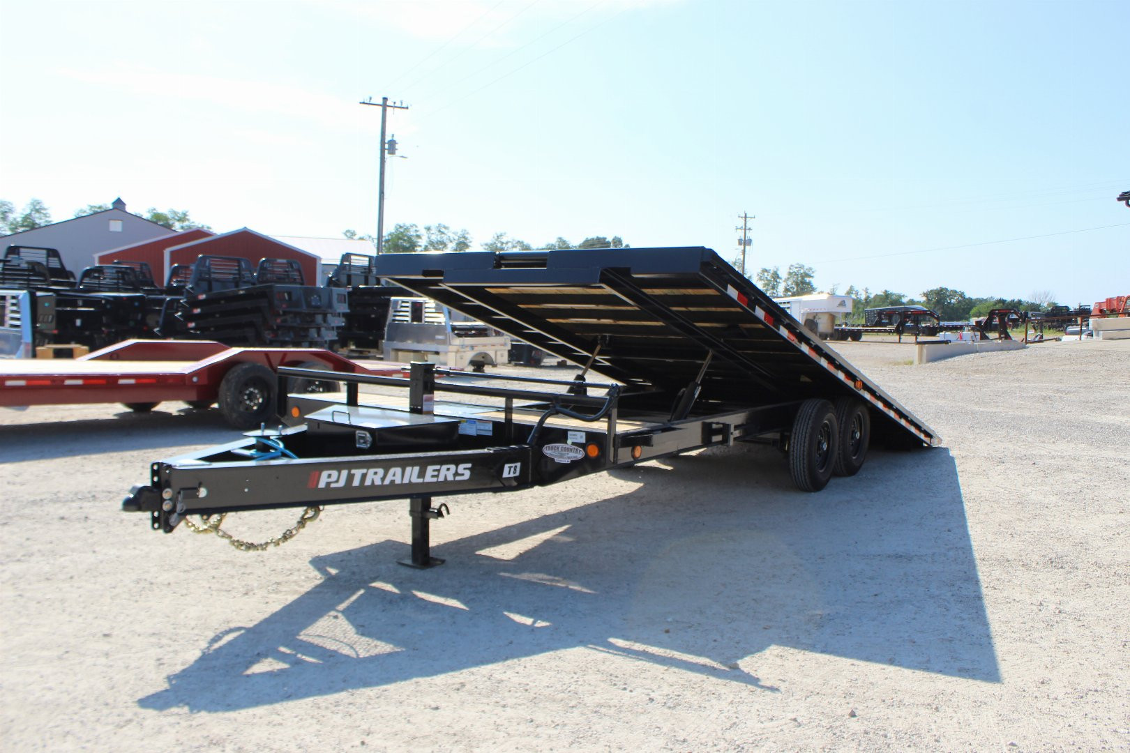 New 2025 PJ TRAILERS 96" x 22' T8 Deckover Trailer