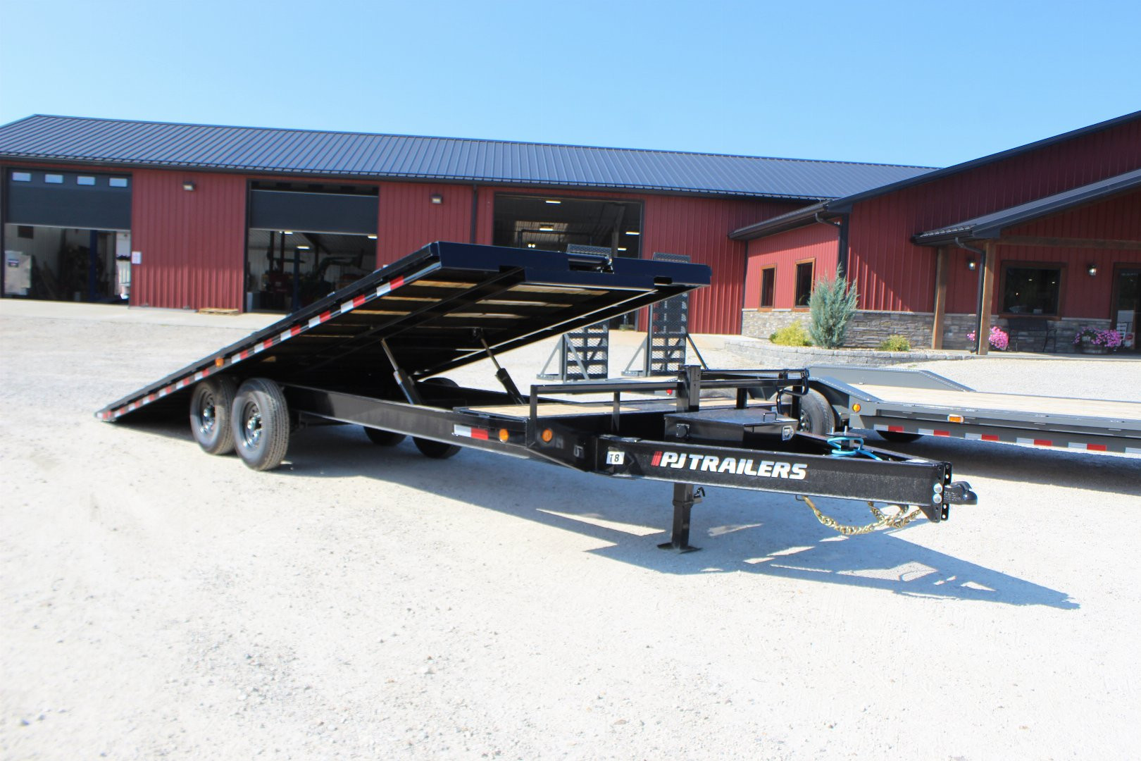 New 2025 PJ TRAILERS 96" x 22' T8 Deckover Trailer