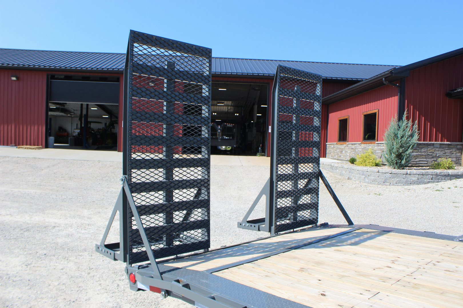 New 2025 PJ Trailers B6 24' gooseneck Equipment Trailer