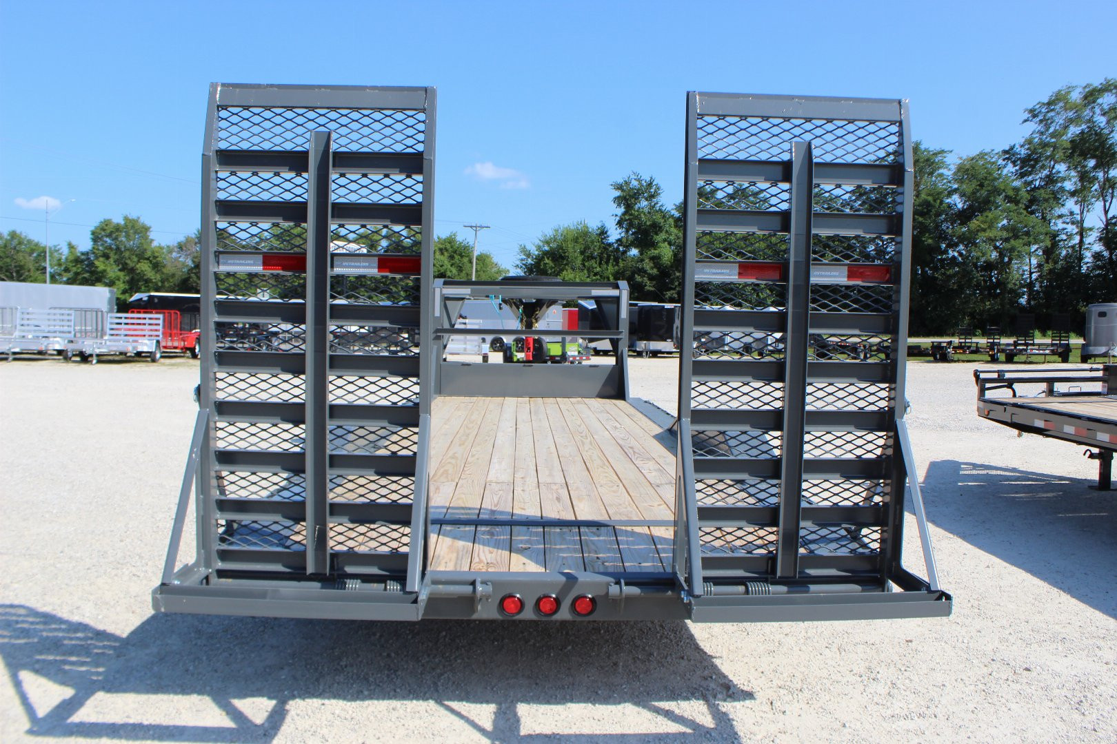 New 2025 PJ Trailers B6 24' gooseneck Equipment Trailer