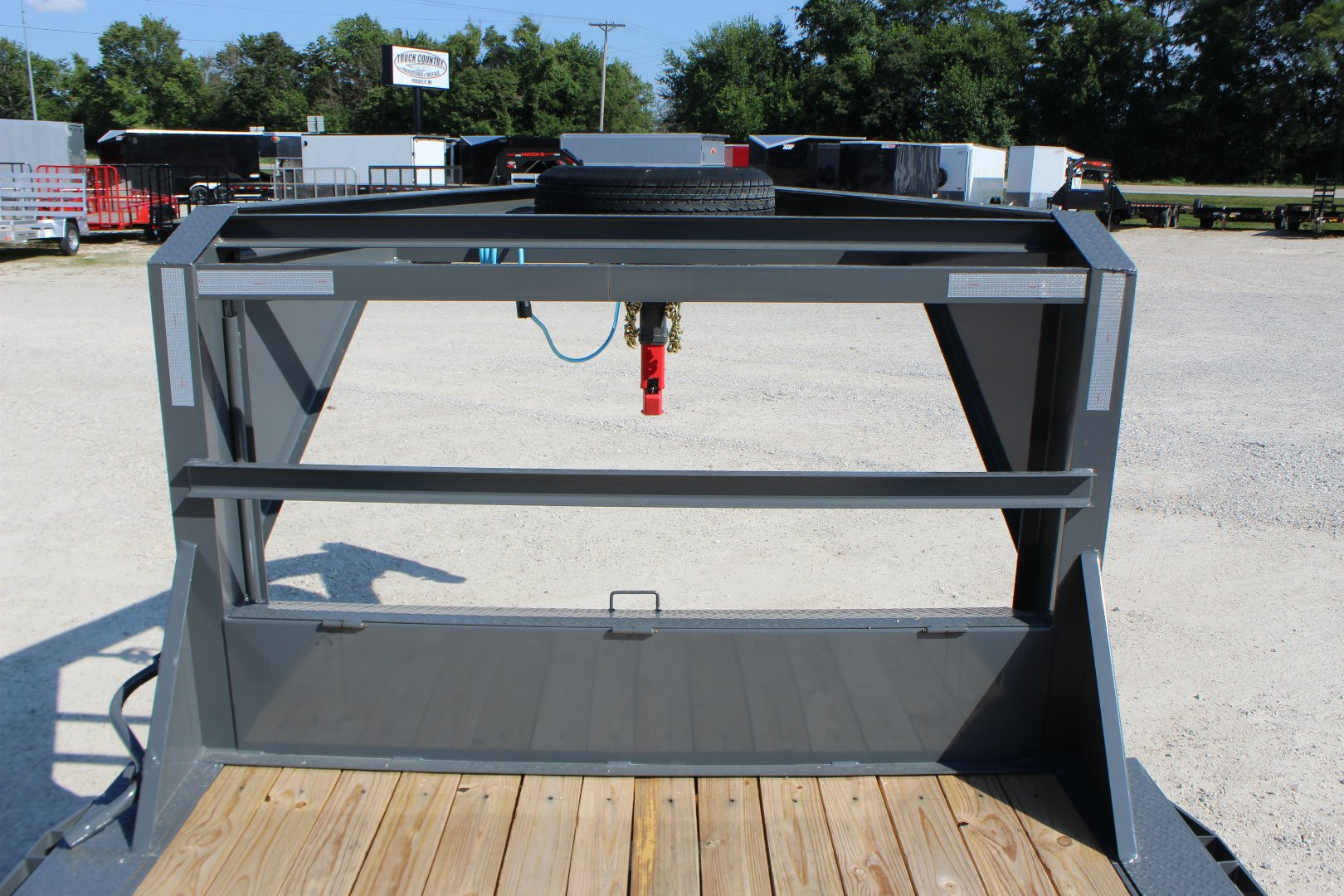 New 2025 PJ Trailers B6 24' gooseneck Equipment Trailer