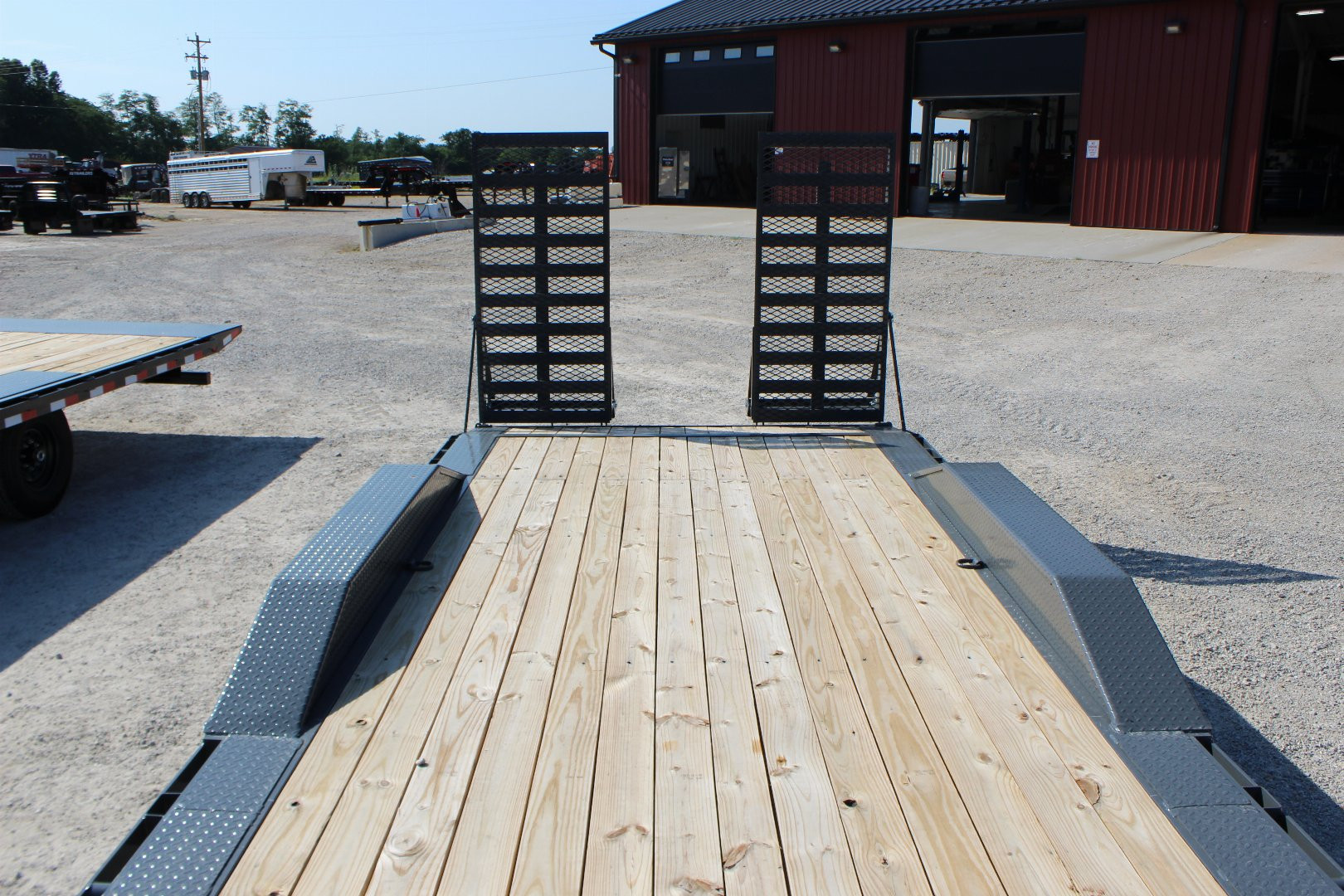 New 2025 PJ Trailers B6 24' gooseneck Equipment Trailer