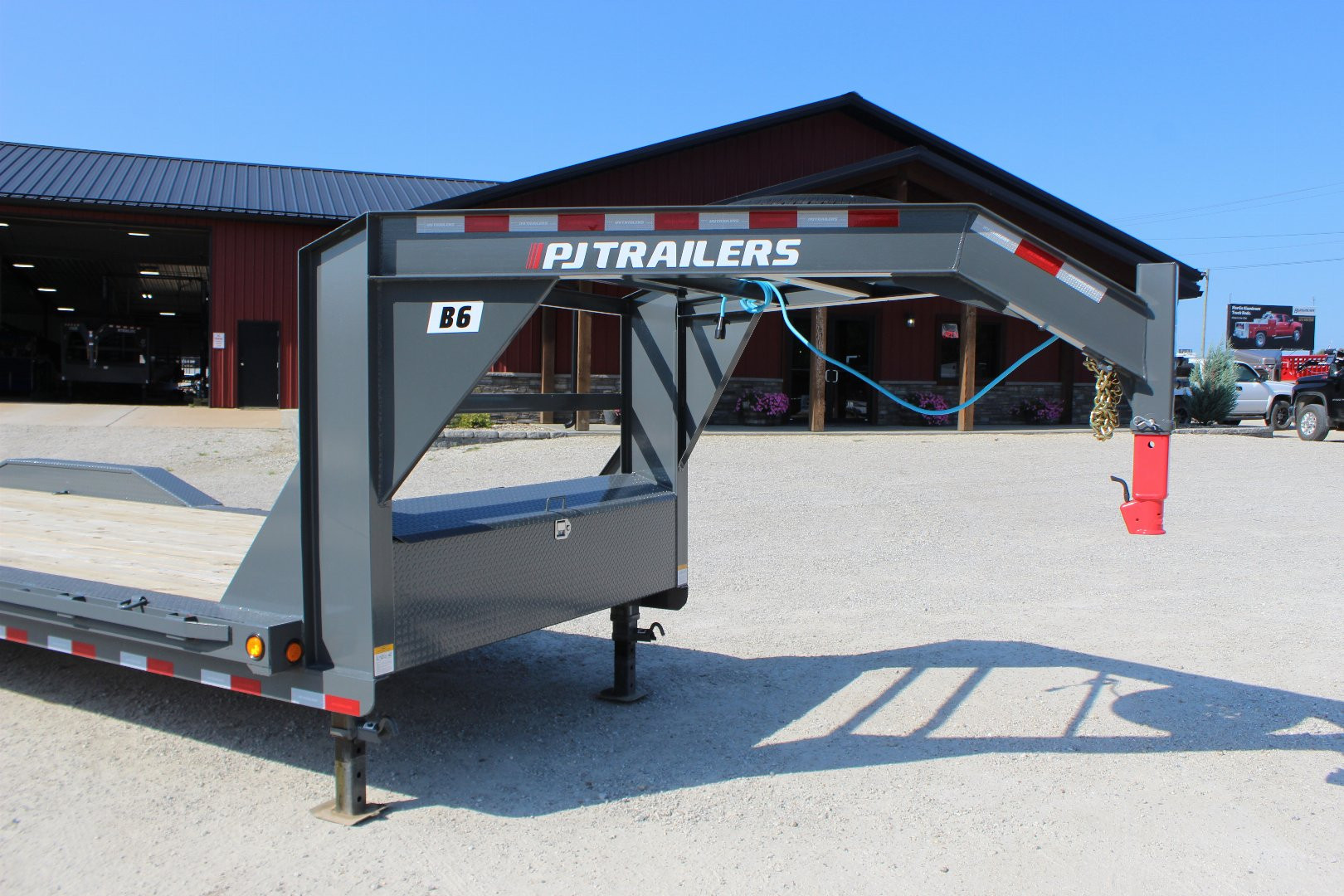 New 2025 PJ Trailers B6 24' gooseneck Equipment Trailer