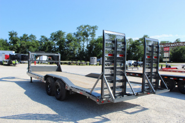 New 2025 PJ Trailers B6 24' gooseneck Equipment Trailer
