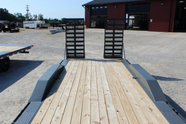 New 2025 PJ Trailers B6 24' gooseneck Equipment Trailer