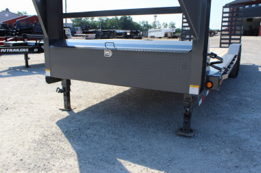New 2025 PJ Trailers B6 24' gooseneck Equipment Trailer