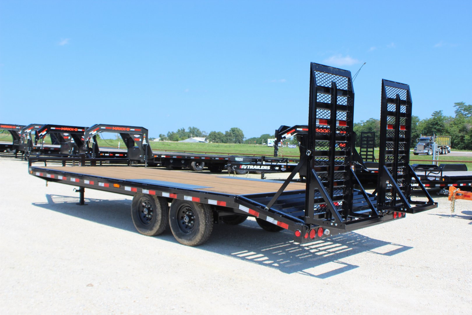 New 2025 PJ Trailers F8 22' BP deckover