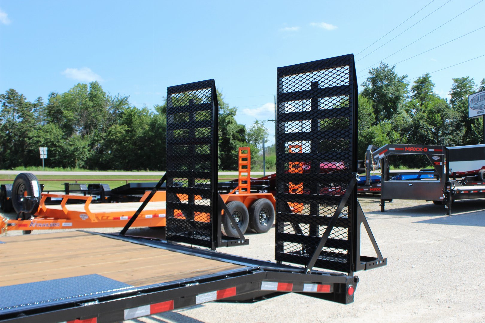 New 2025 PJ Trailers F8 22' BP deckover