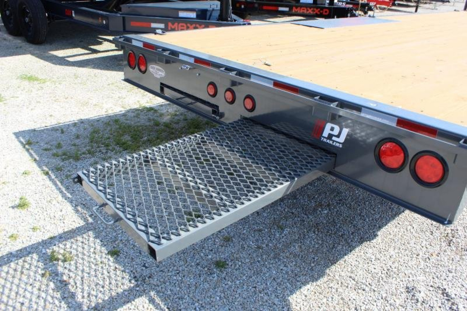New 2024 PJ Trailers 101" x 22' Medium Duty Deckover 6 in. Channel (L6) Flatbed Trailer