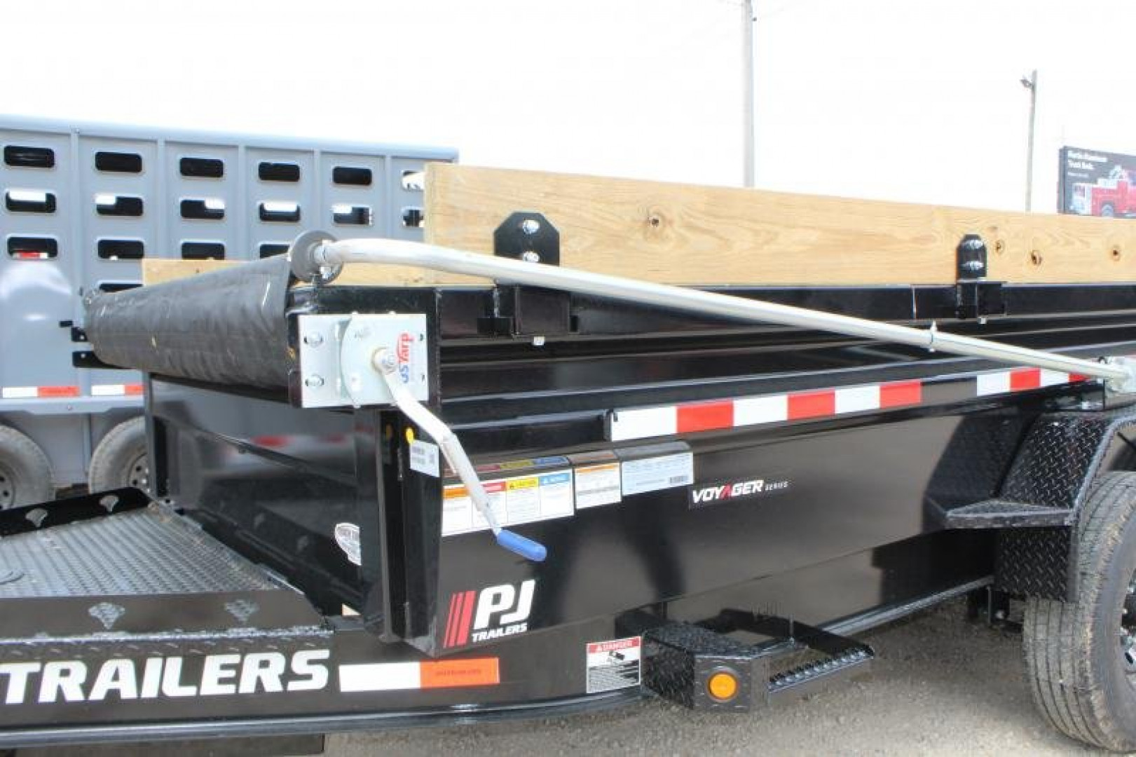 New 2025 PJ Trailers DV 14'  Dump Trailer