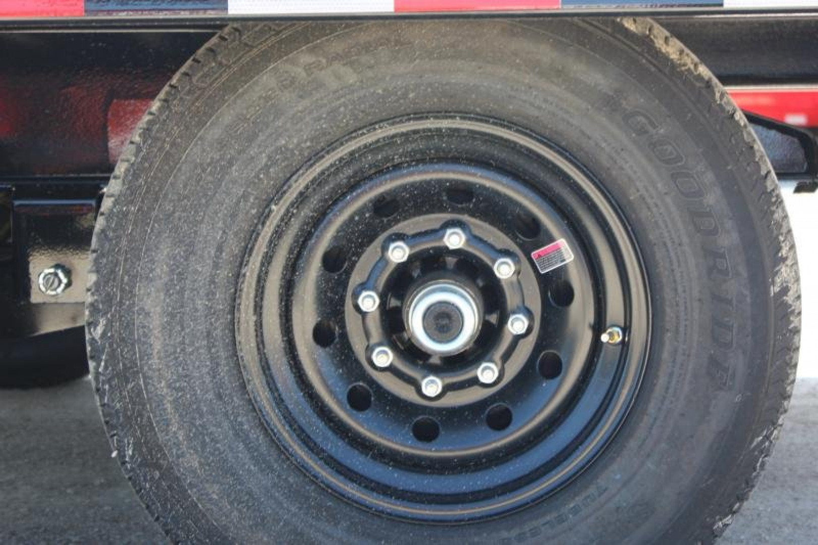 New 2024 PJ Trailers 102" x 24' Gooseneck Deckover Tilt (T8) Deckover Trailer