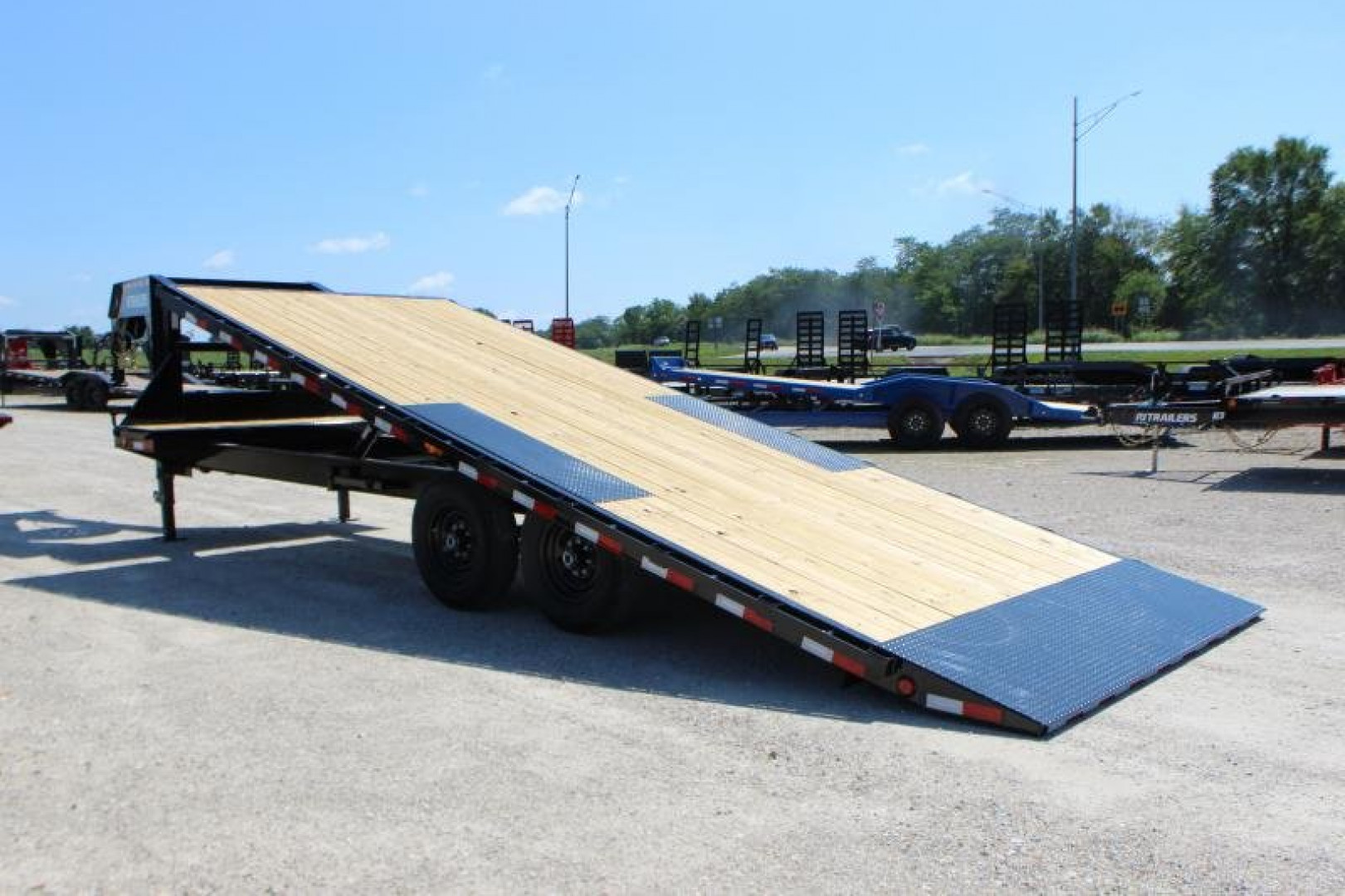 New 2024 PJ Trailers 102" x 24' Gooseneck Deckover Tilt (T8) Deckover Trailer
