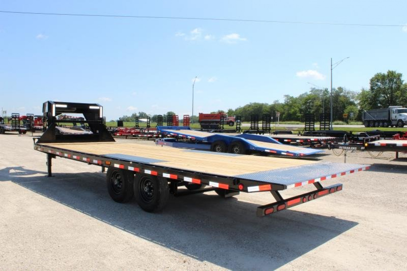 New 2024 PJ Trailers 102" x 24' Gooseneck Deckover Tilt (T8) Deckover Trailer