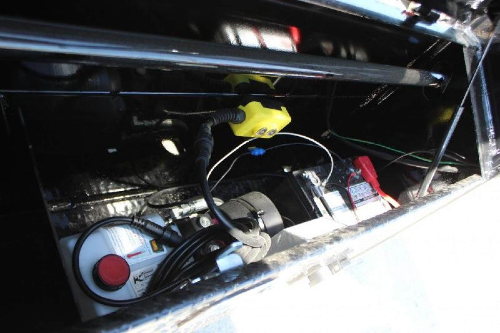 New 2024 PJ Trailers 102" x 24' Gooseneck Deckover Tilt (T8) Deckover Trailer