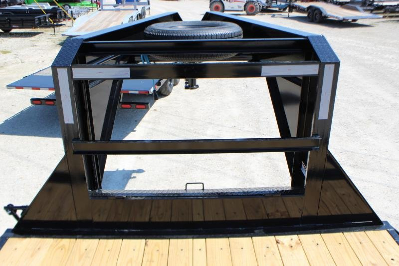 New 2024 PJ Trailers 102" x 24' Gooseneck Deckover Tilt (T8) Deckover Trailer