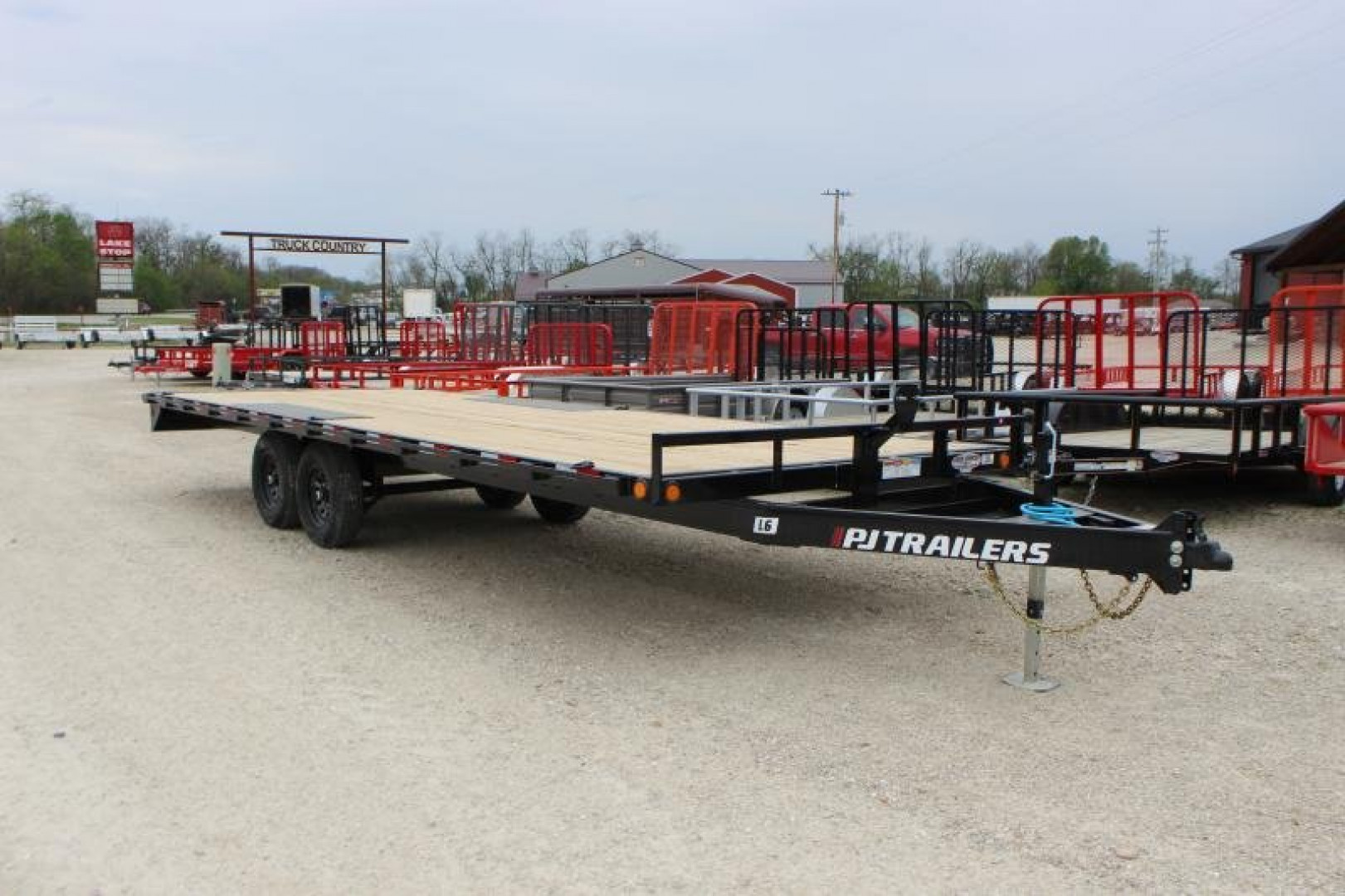 New 2023 PJ Trailers 101" x 22' L6 Deckover Trailer