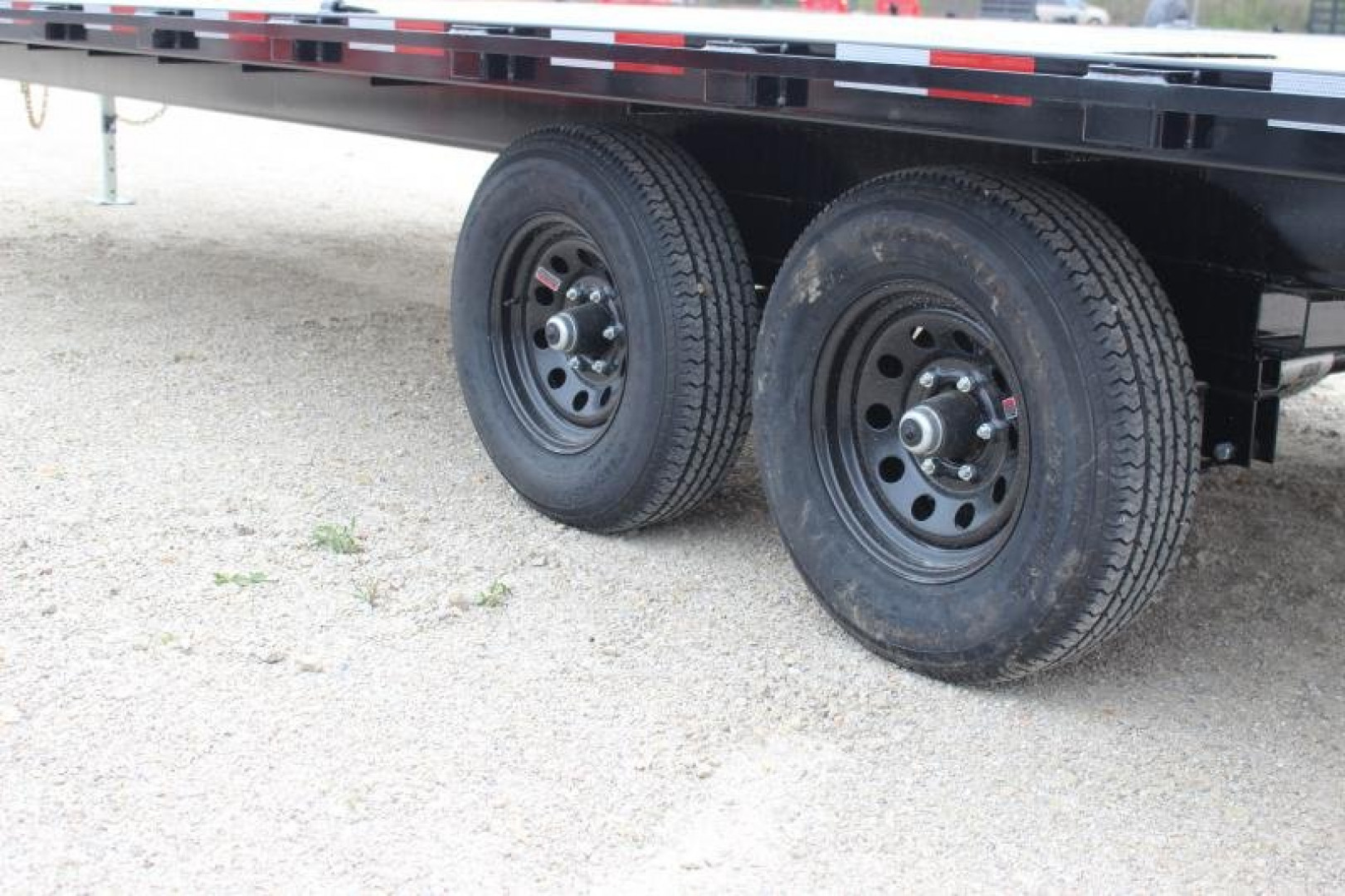 New 2023 PJ Trailers 101" x 22' L6 Deckover Trailer