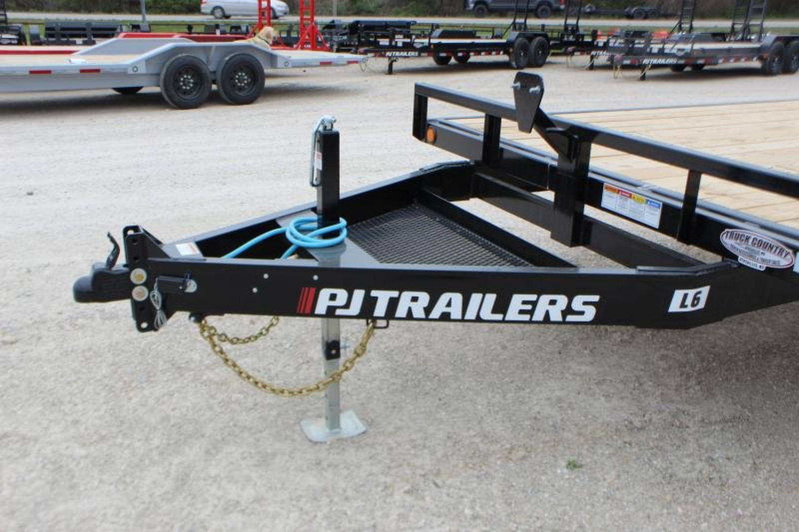 New 2023 PJ Trailers 101" x 22' L6 Deckover Trailer